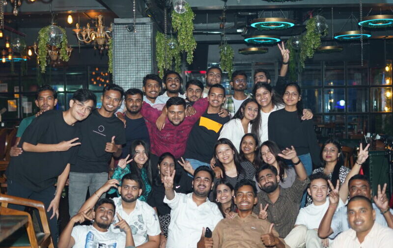 large-team-2-800x600